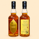 Deux bouteilles Ichiro’s Malt sur fond pêche.webp